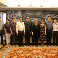 美国SEMA代表琳达走访北京酷车小镇